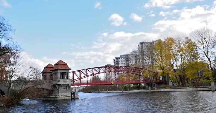 Die "Sechser Brcke" ber dem Tegeler Hafen