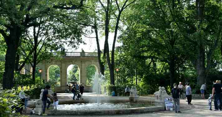 Westlicher Zugang zum Volkspark Friedrichshain in Berlin