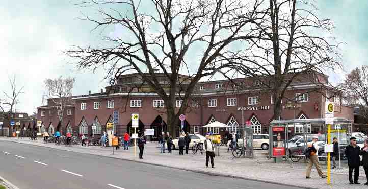 Berlin Wannsee - Bahnhofsvorplatz