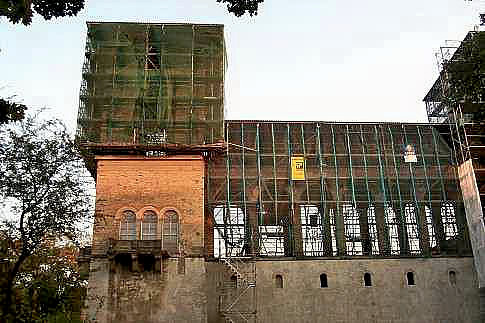 Ostturm und Nordarkade eingerstet