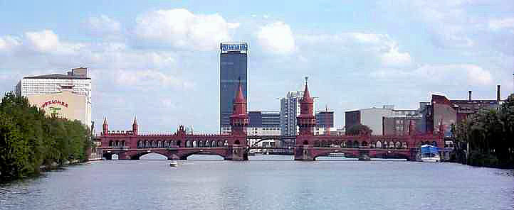 Blick Oberbaumbrcke und Allianz Hochhaus