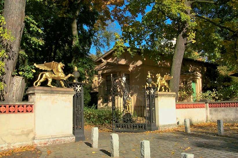 Eingang Schloss und Park Glienicke - Greifentor