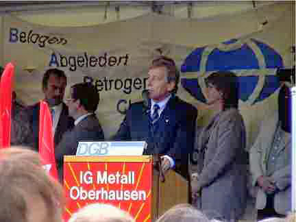 Mimisterprsident Clement auf der Streikveranstaltung der IGM bei Babcock.