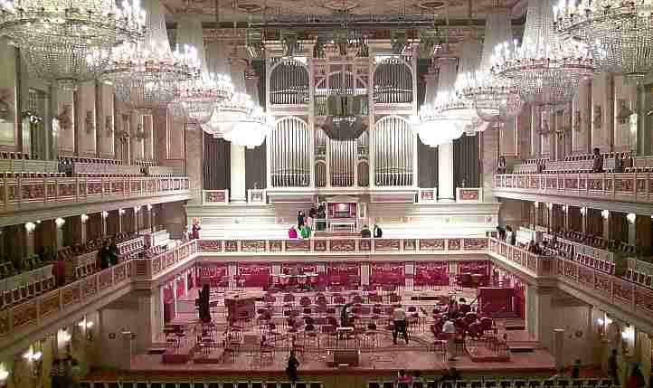 Im Schauspielhaus, der Groe Saal.