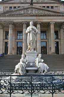 Schillerdenkmal vor dem Schauspielhaus