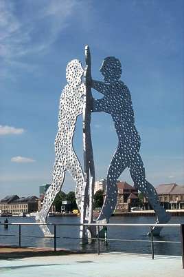 Skulptur Molecule Man