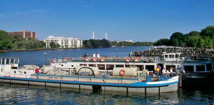 Schiffsanlegestelle Treptower Hafen.