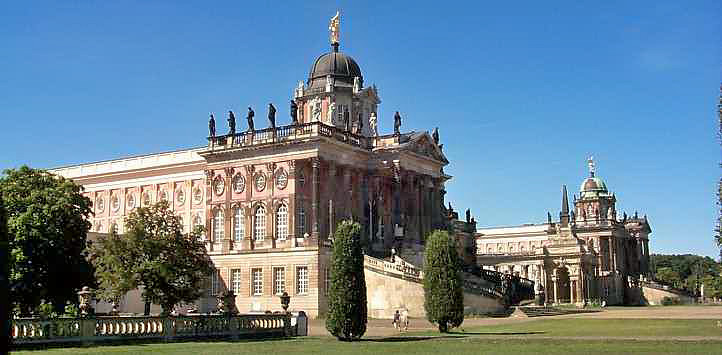 Die Communs im Park von Sanssouci