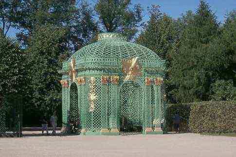 Sonnengitterpavillon auf der Terrasse von Sanssouci